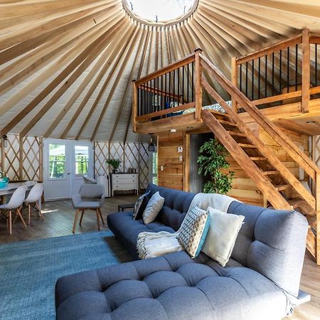 Yourtes Glamping Du Poisson Blanc Notre-Dame-du-Laus ภายนอก รูปภาพ