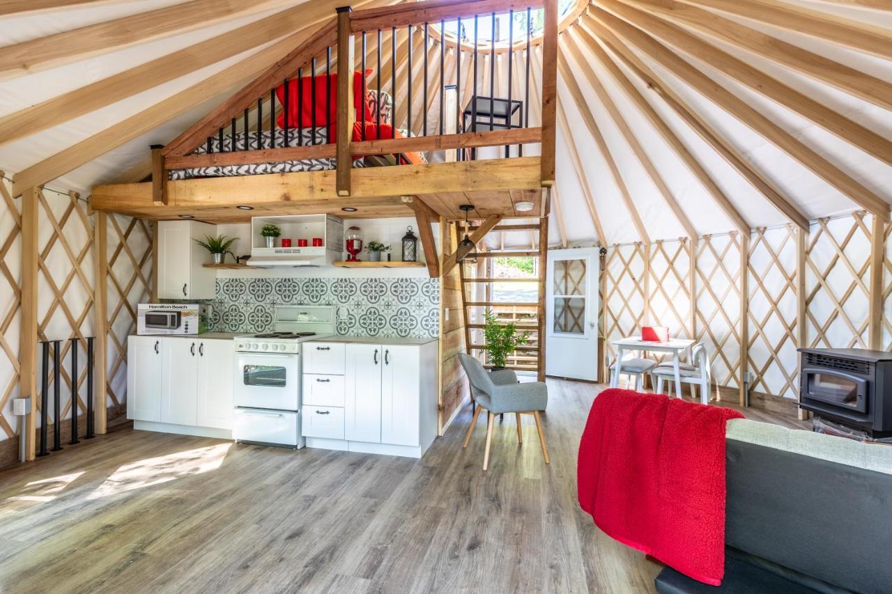 Yourtes Glamping Du Poisson Blanc Notre-Dame-du-Laus ภายนอก รูปภาพ
