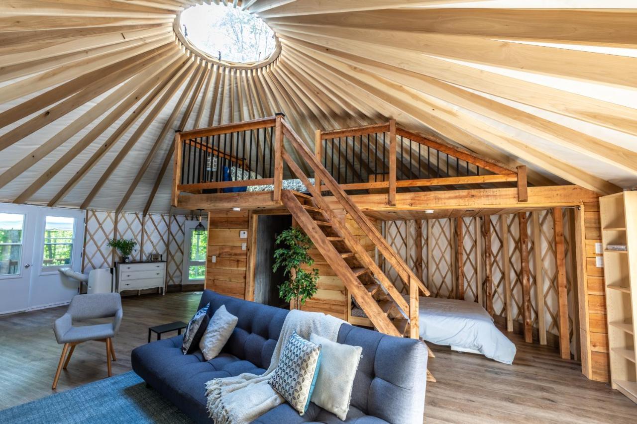 Yourtes Glamping Du Poisson Blanc Notre-Dame-du-Laus ภายนอก รูปภาพ