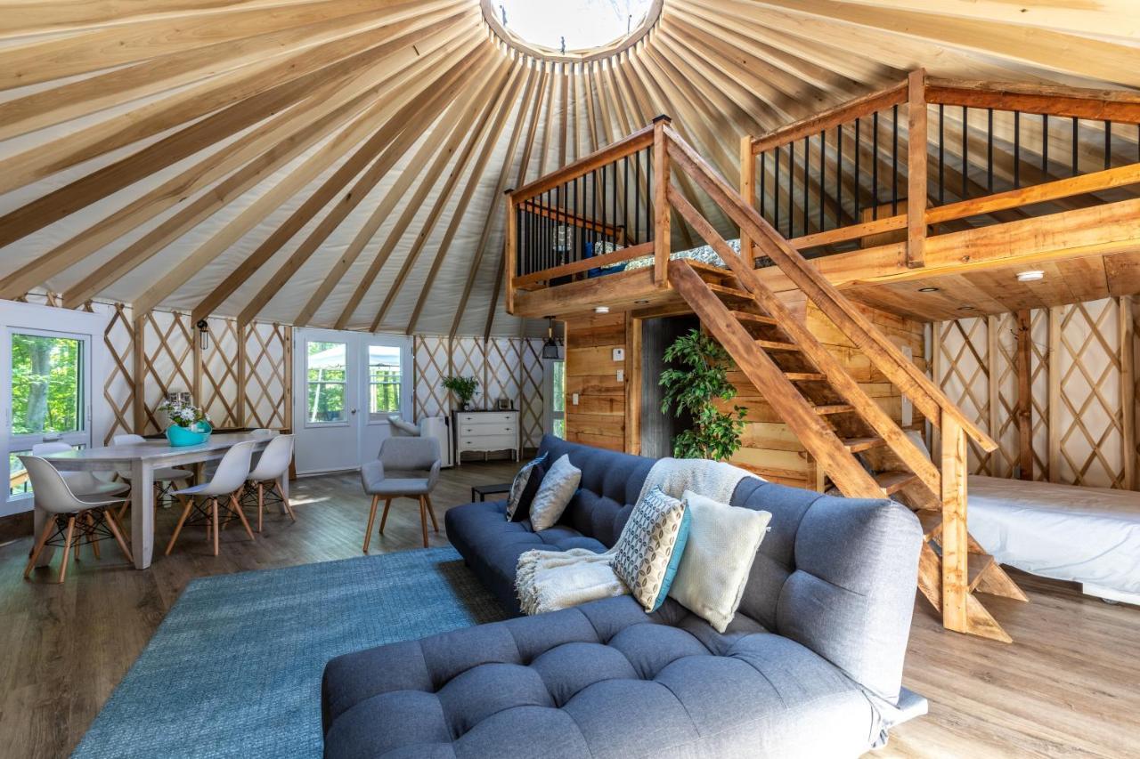 Yourtes Glamping Du Poisson Blanc Notre-Dame-du-Laus ภายนอก รูปภาพ