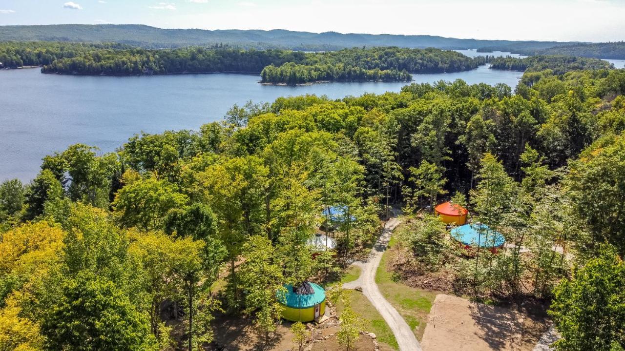 Yourtes Glamping Du Poisson Blanc Notre-Dame-du-Laus ภายนอก รูปภาพ