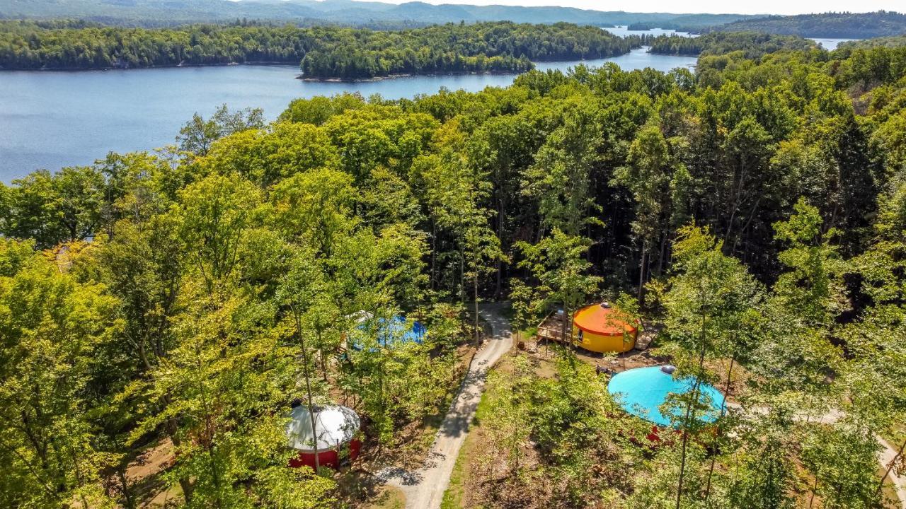 Yourtes Glamping Du Poisson Blanc Notre-Dame-du-Laus ภายนอก รูปภาพ