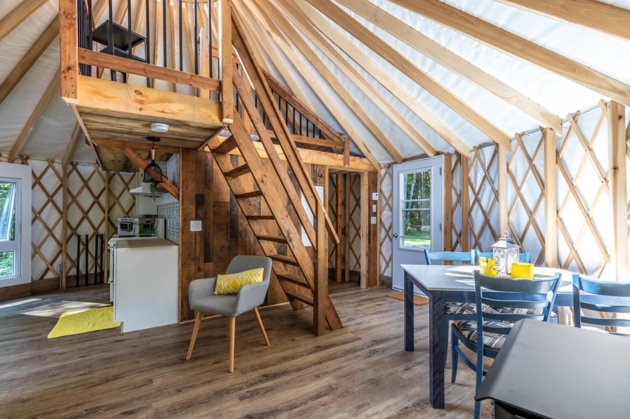 Yourtes Glamping Du Poisson Blanc Notre-Dame-du-Laus ภายนอก รูปภาพ