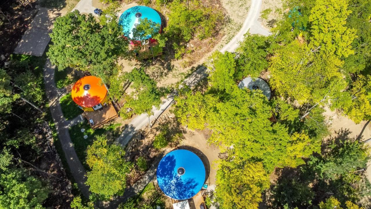 Yourtes Glamping Du Poisson Blanc Notre-Dame-du-Laus ภายนอก รูปภาพ