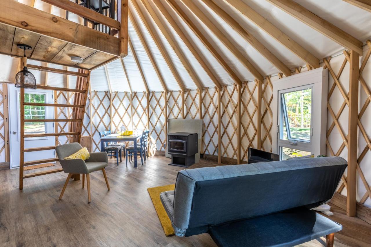 Yourtes Glamping Du Poisson Blanc Notre-Dame-du-Laus ภายนอก รูปภาพ