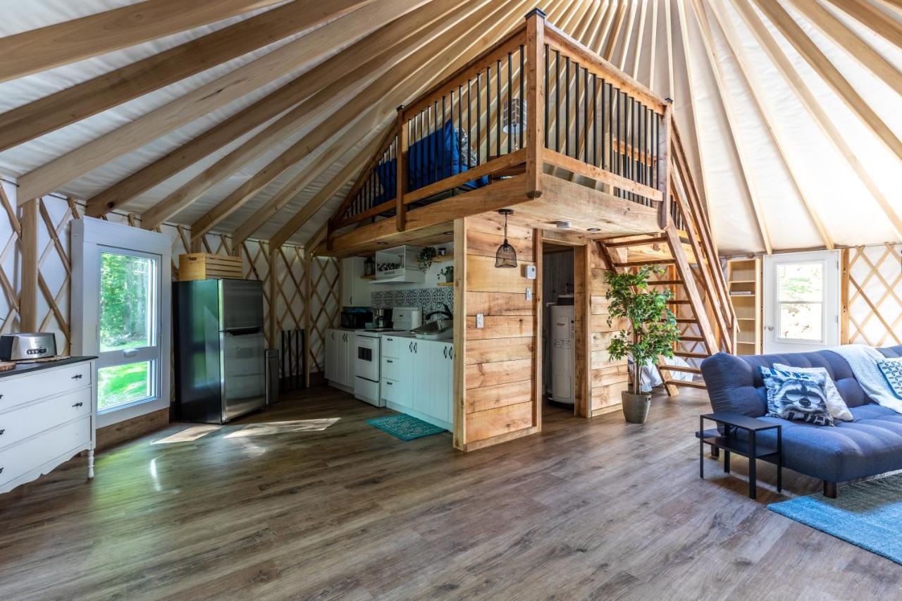 Yourtes Glamping Du Poisson Blanc Notre-Dame-du-Laus ภายนอก รูปภาพ