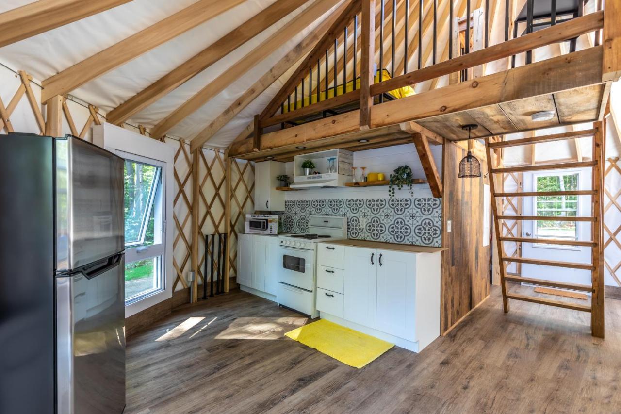 Yourtes Glamping Du Poisson Blanc Notre-Dame-du-Laus ภายนอก รูปภาพ