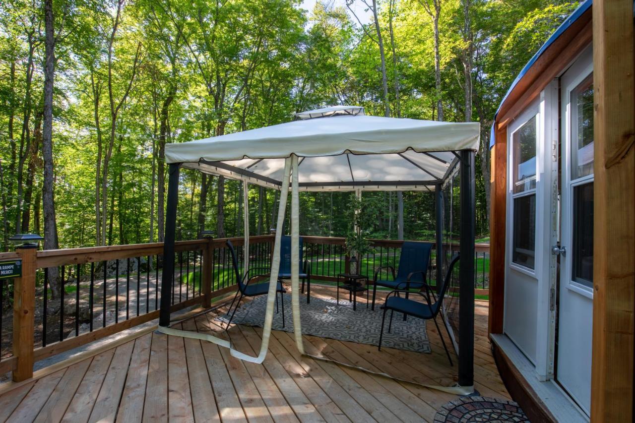 Yourtes Glamping Du Poisson Blanc Notre-Dame-du-Laus ภายนอก รูปภาพ